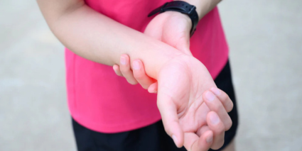 デスクワークで増える“使いすぎ症候群”の原因と対策｜健康に働く5つのコツ